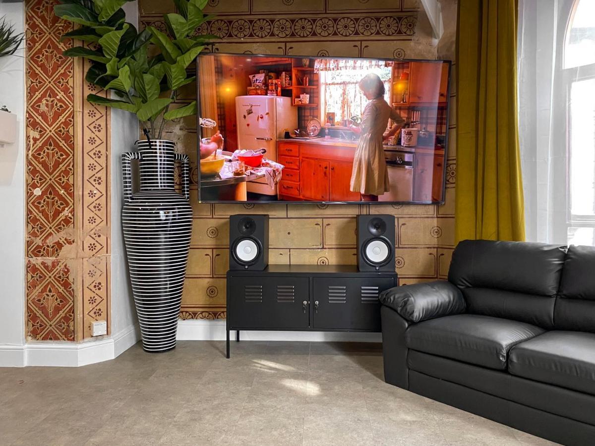 Rare 1-Bed Church Converted Apartment In London Bagian luar foto