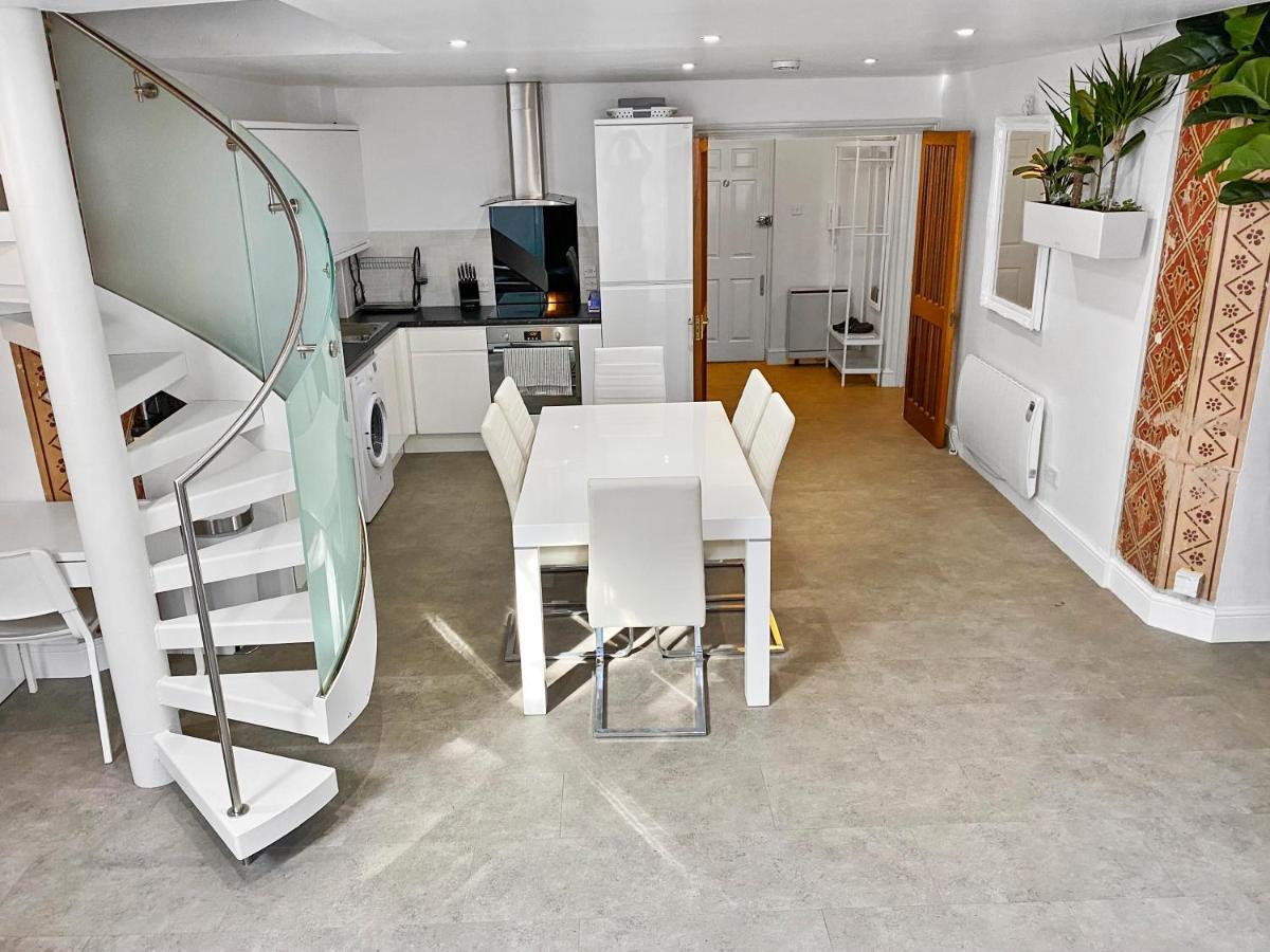 Rare 1-Bed Church Converted Apartment In London Bagian luar foto