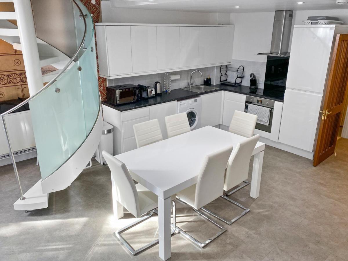 Rare 1-Bed Church Converted Apartment In London Bagian luar foto