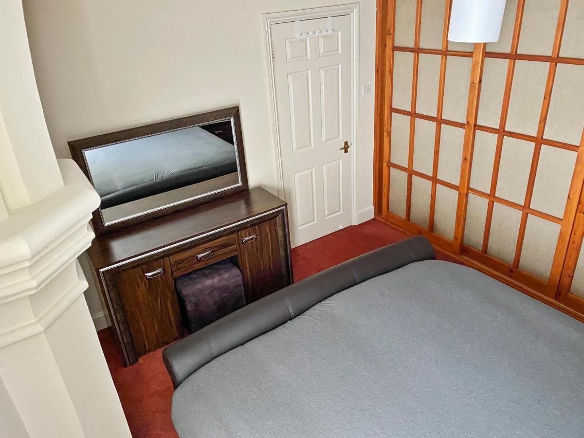 Rare 1-Bed Church Converted Apartment In London Bagian luar foto